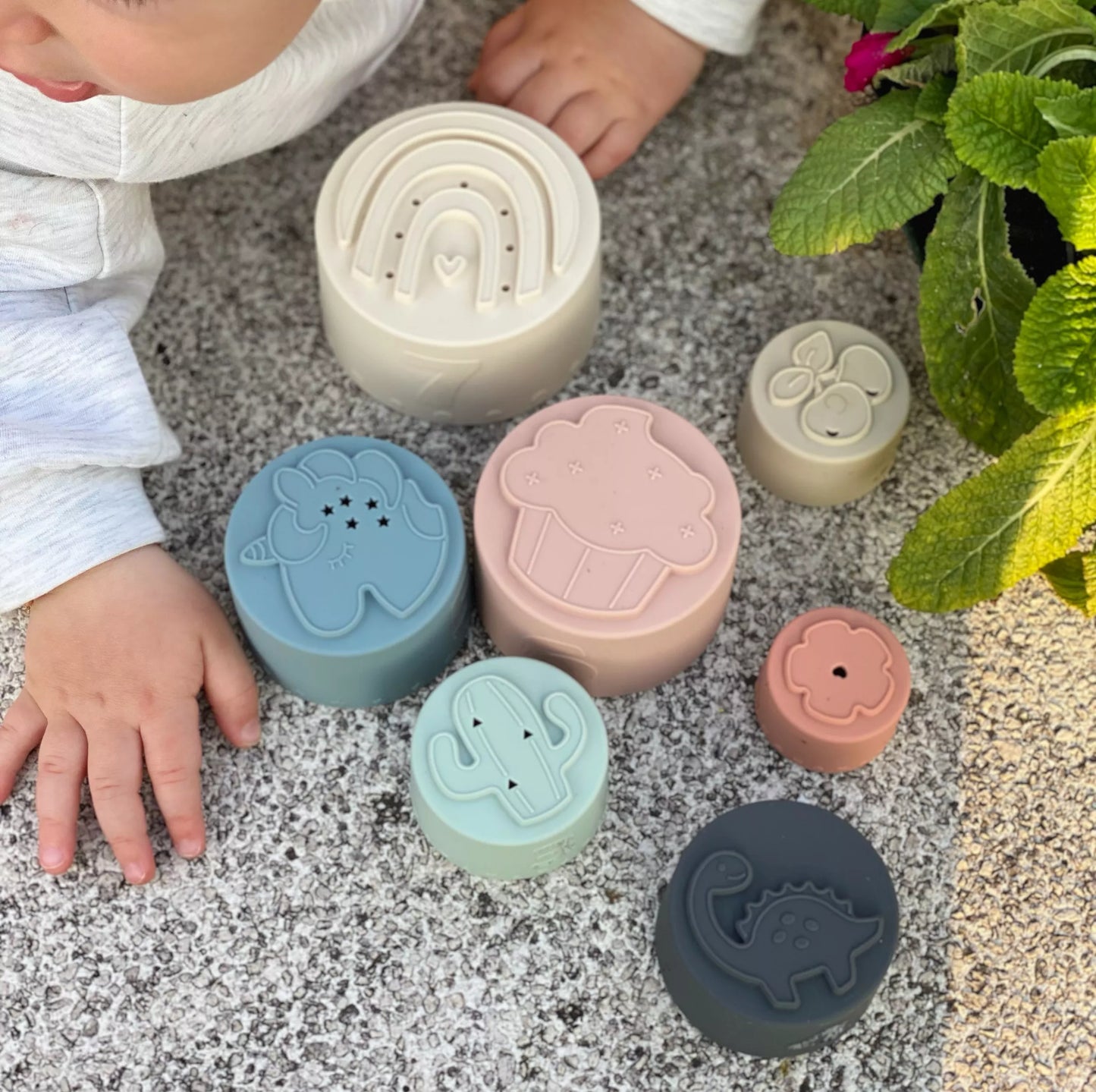 LOO.UP Stackable containers